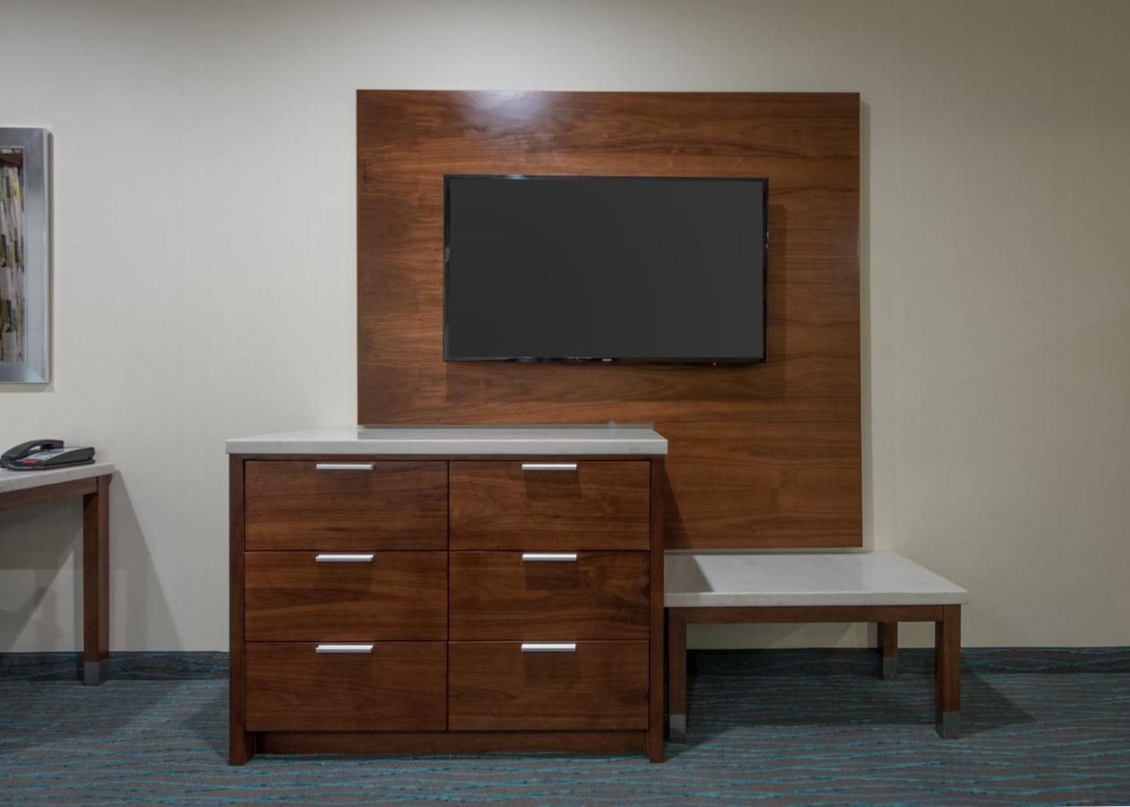 Queen Room with Two Queen Beds at Best Western Plus Gardena Inn & Suites