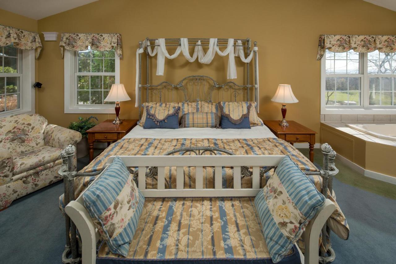 One-Bedroom Cottage at Goldmoor Inn