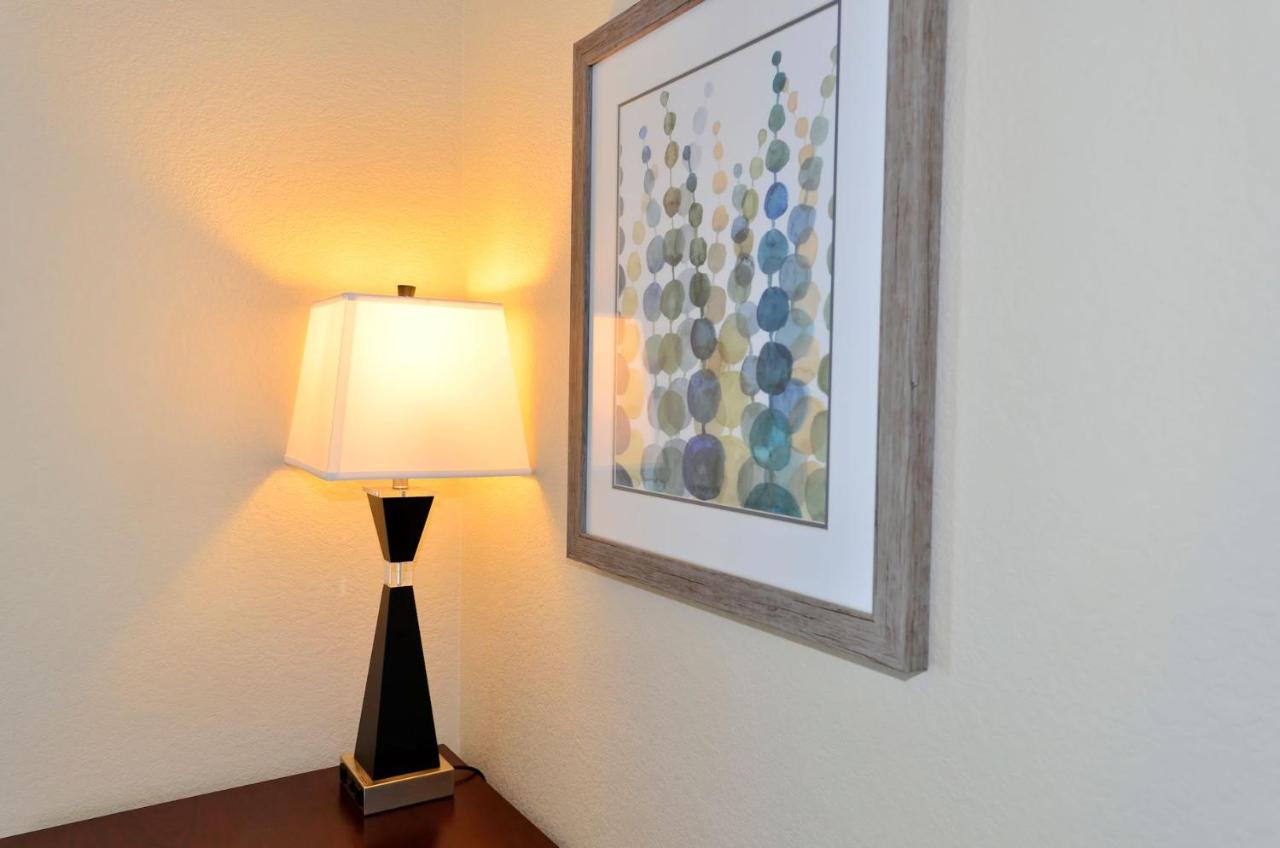 Standard Queen Room with Two Queen Beds at Cobblestone Inn & Suites - Holstein