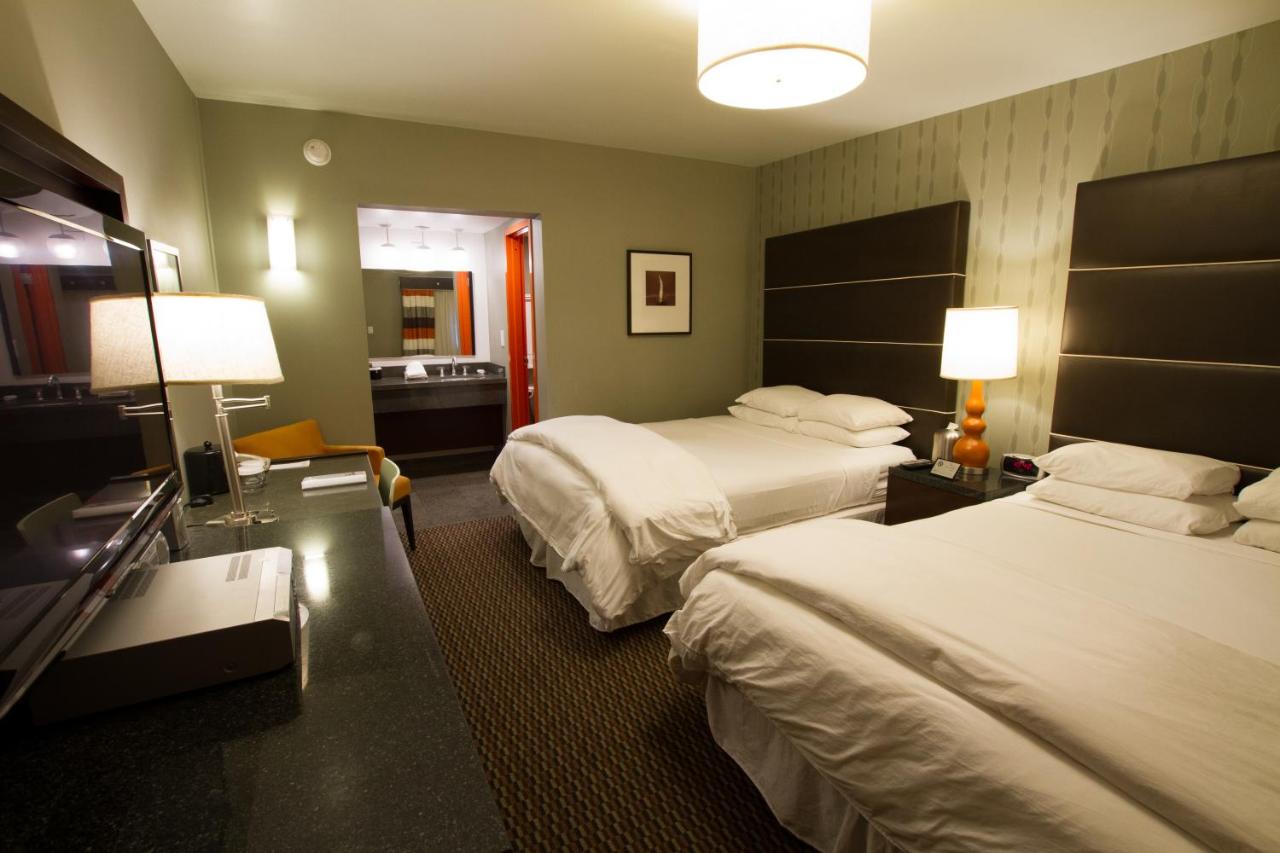 Deluxe Double Queen Room at Scottsdale Parkview Hotel