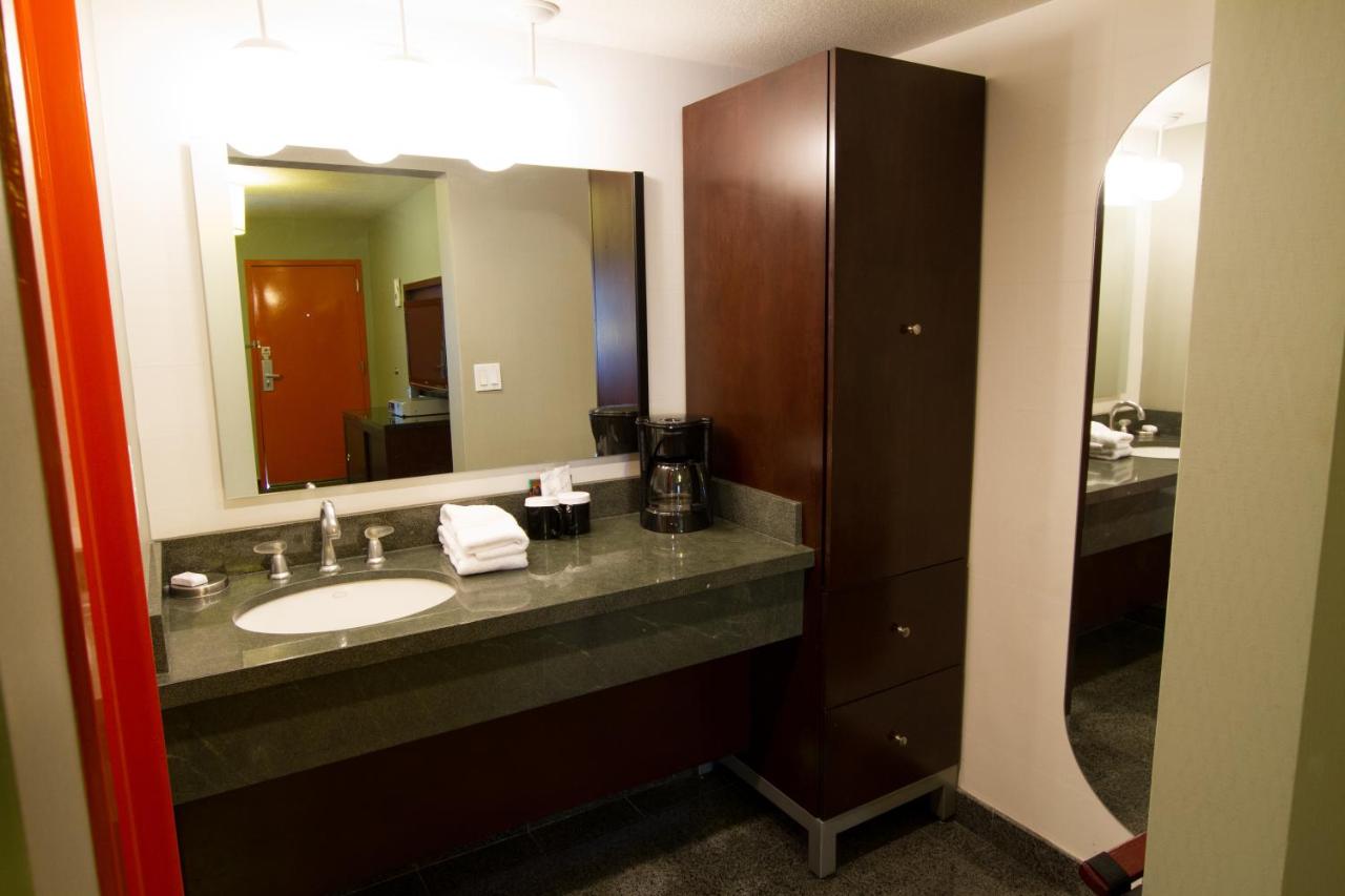Deluxe King Room at Scottsdale Parkview Hotel