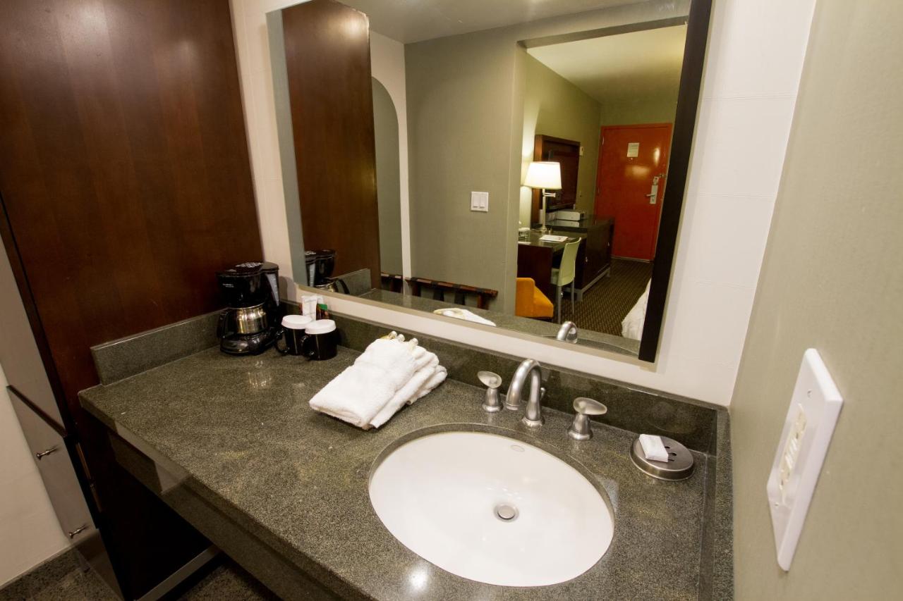 Deluxe Double Queen Room at Scottsdale Parkview Hotel