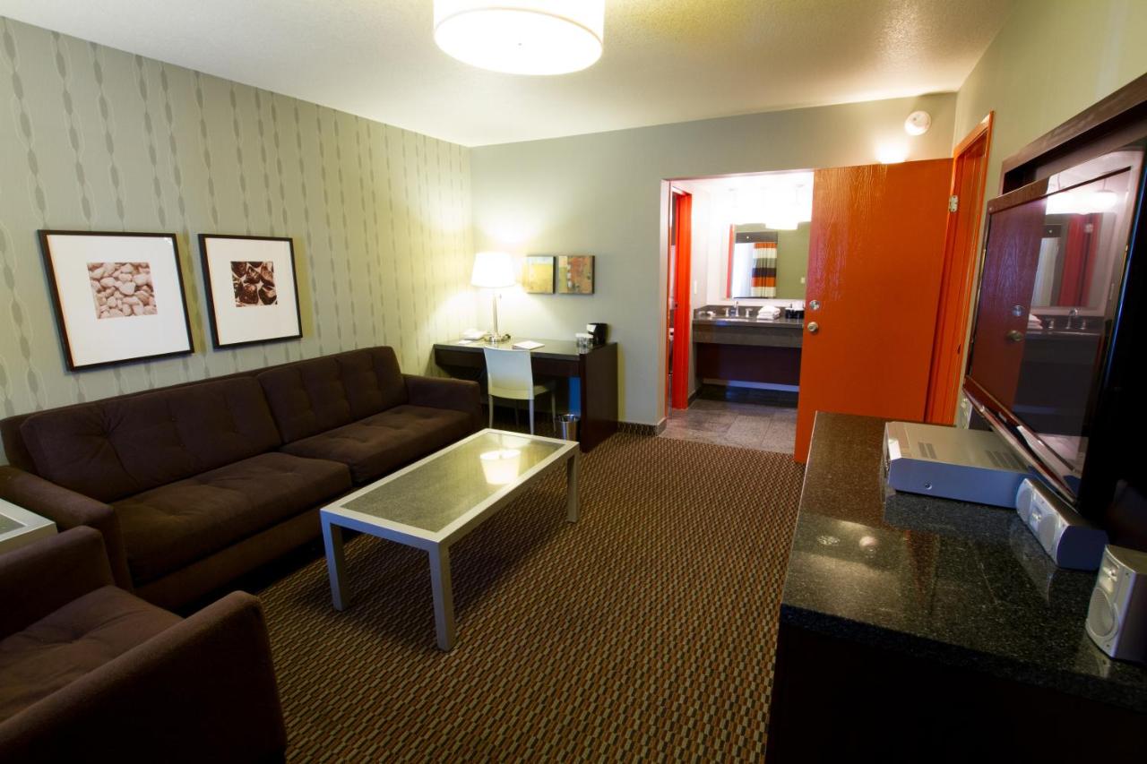 Dual Queen Suite at Scottsdale Parkview Hotel