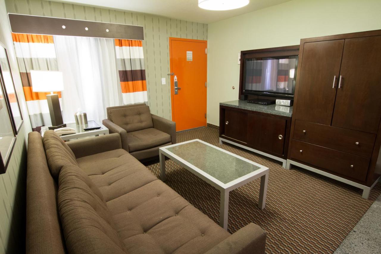 Dual Queen Suite at Scottsdale Parkview Hotel