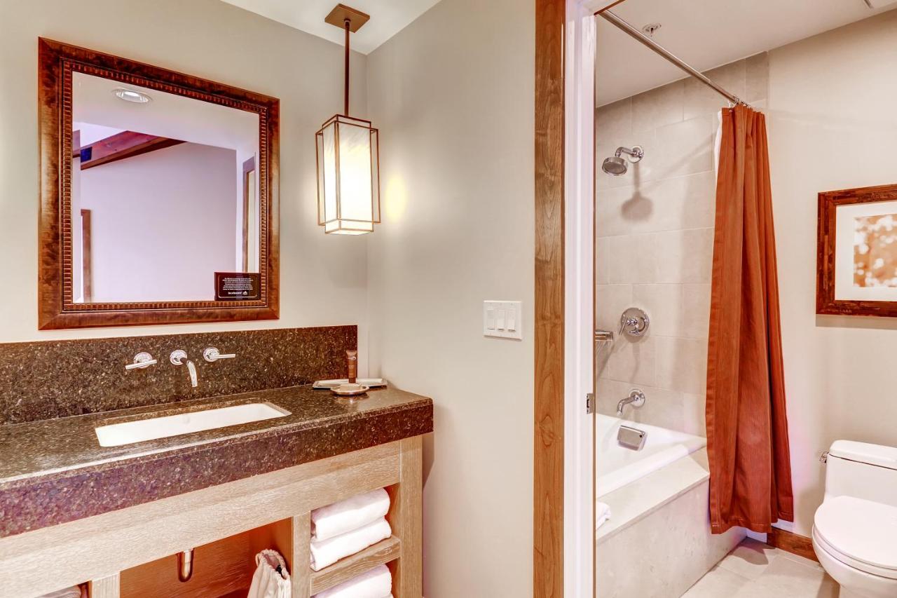 Deluxe King Room at The Osprey at Beaver Creek, a RockResort, by Vail Resorts