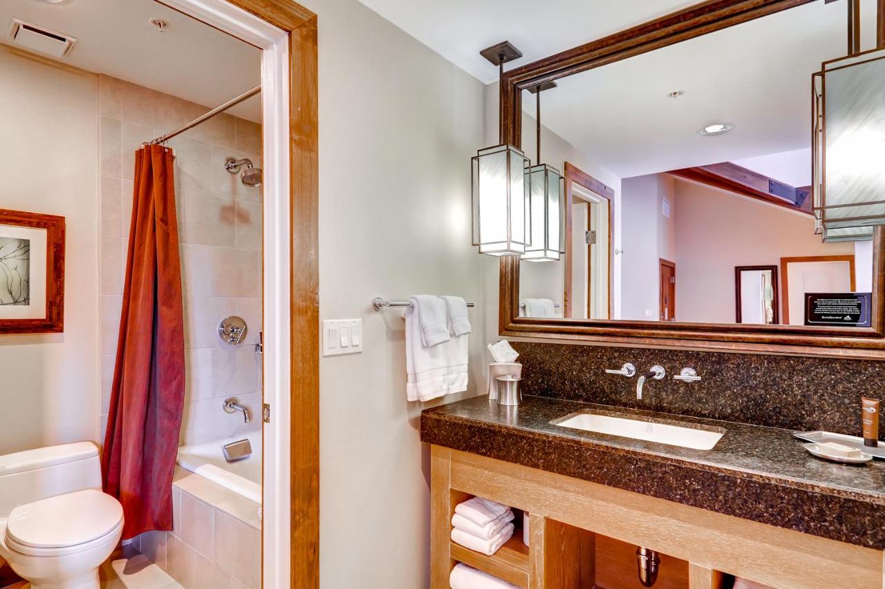 Deluxe King Room at The Osprey at Beaver Creek, a RockResort, by Vail Resorts