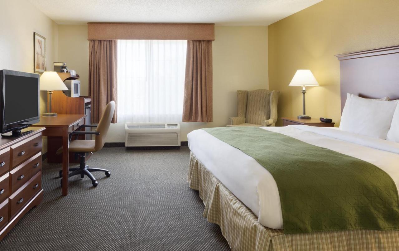 One-Bedroom King Suite - Disability Access at Country Inn & Suites by Radisson, Norman near University