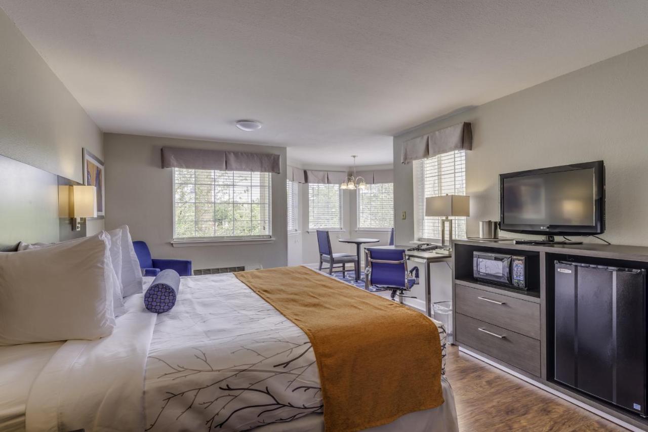 Junior Suite at GuestHouse Lexington