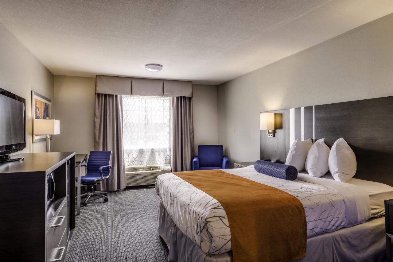 King Room at GuestHouse Lexington