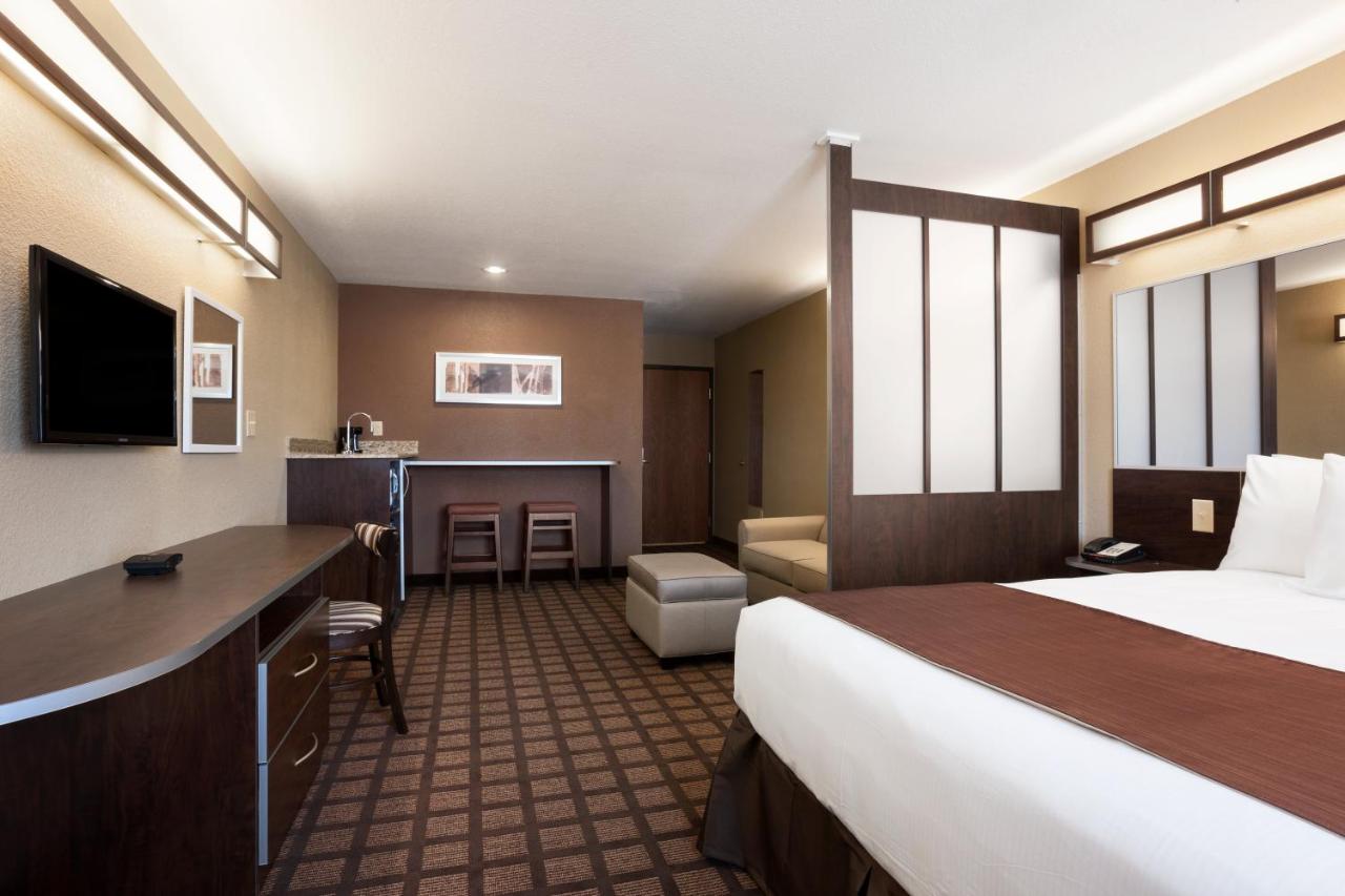 Queen Suite - Non-Smoking at Microtel Inn & Suites by Wyndham Kenedy/Karnes City
