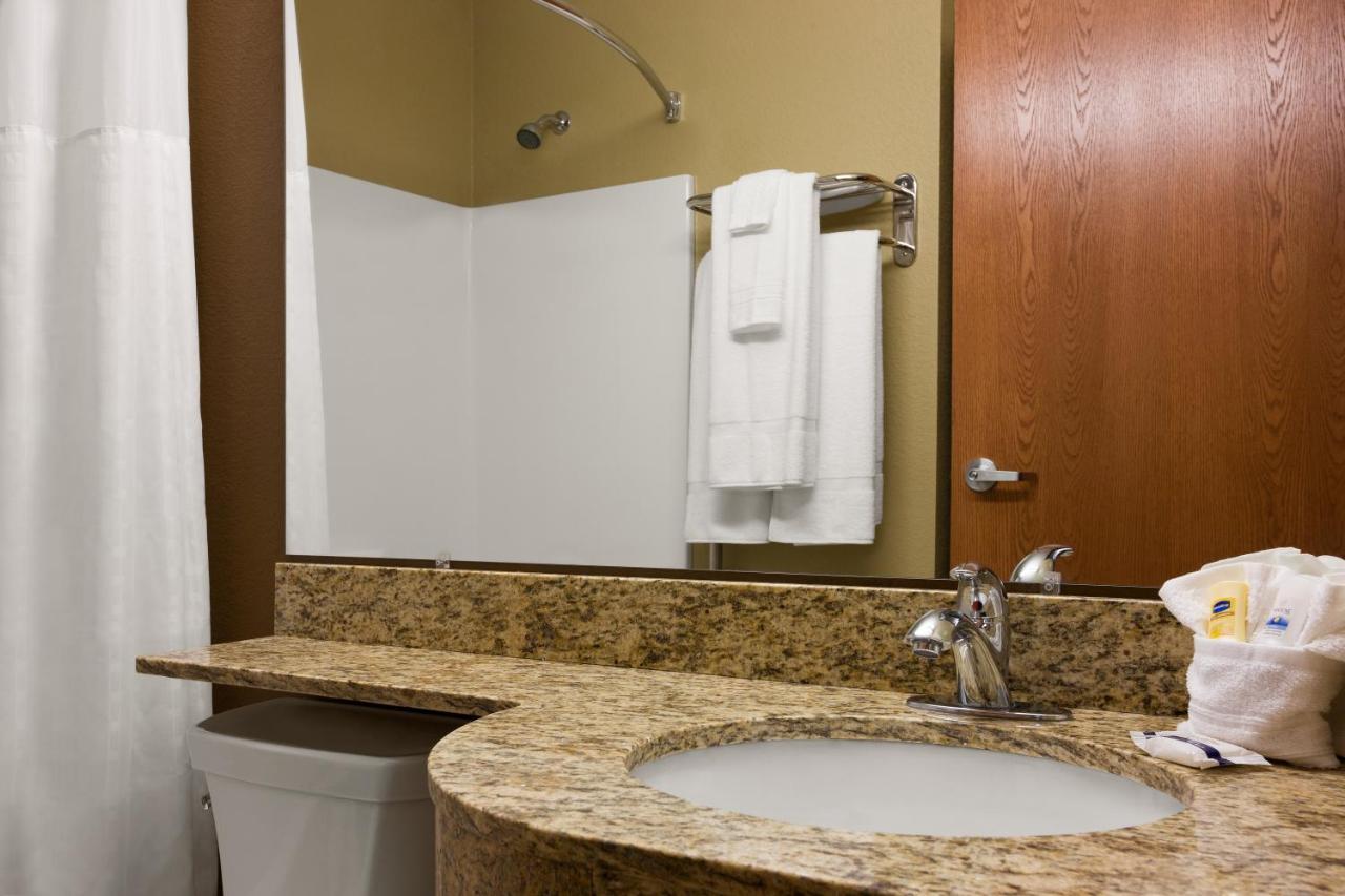Queen Room - Non-Smoking at Microtel Inn & Suites by Wyndham Kenedy/Karnes City
