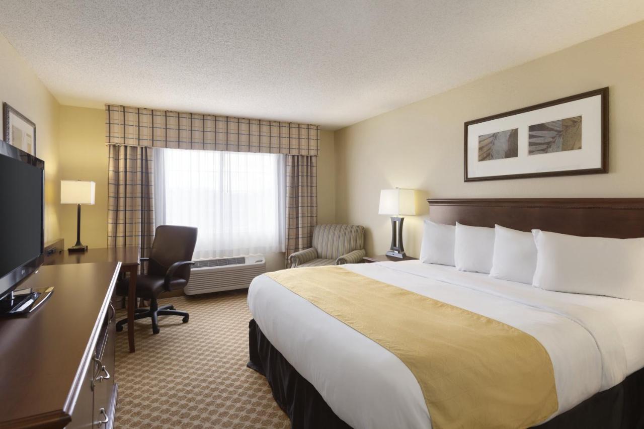 King Room - Non-Smoking at Willow Inn Suites Rochester