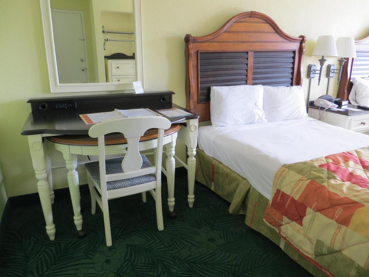 Double Room with Two Double Beds - Parking Lot View at Seralago Hotel & Suites Main Gate East