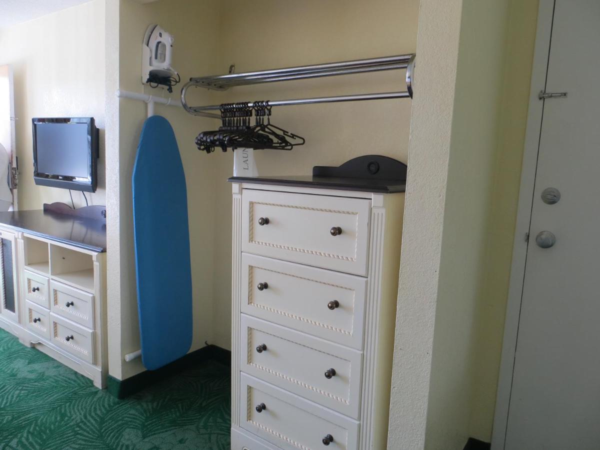 Double Room with Two Double Beds - Parking Lot View at Seralago Hotel & Suites Main Gate East