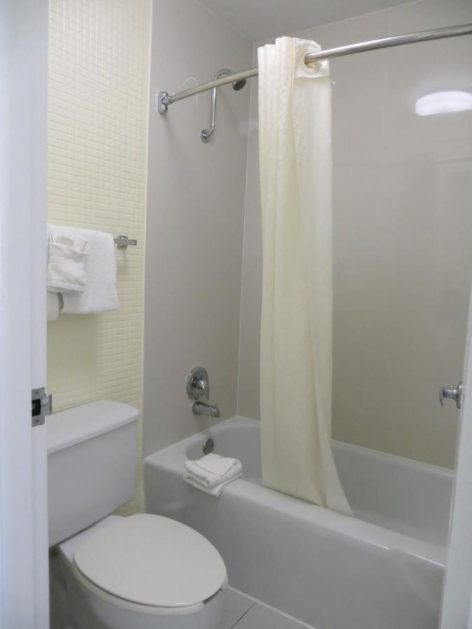 Double Room with Two Double Beds - Poolside at Seralago Hotel & Suites Main Gate East