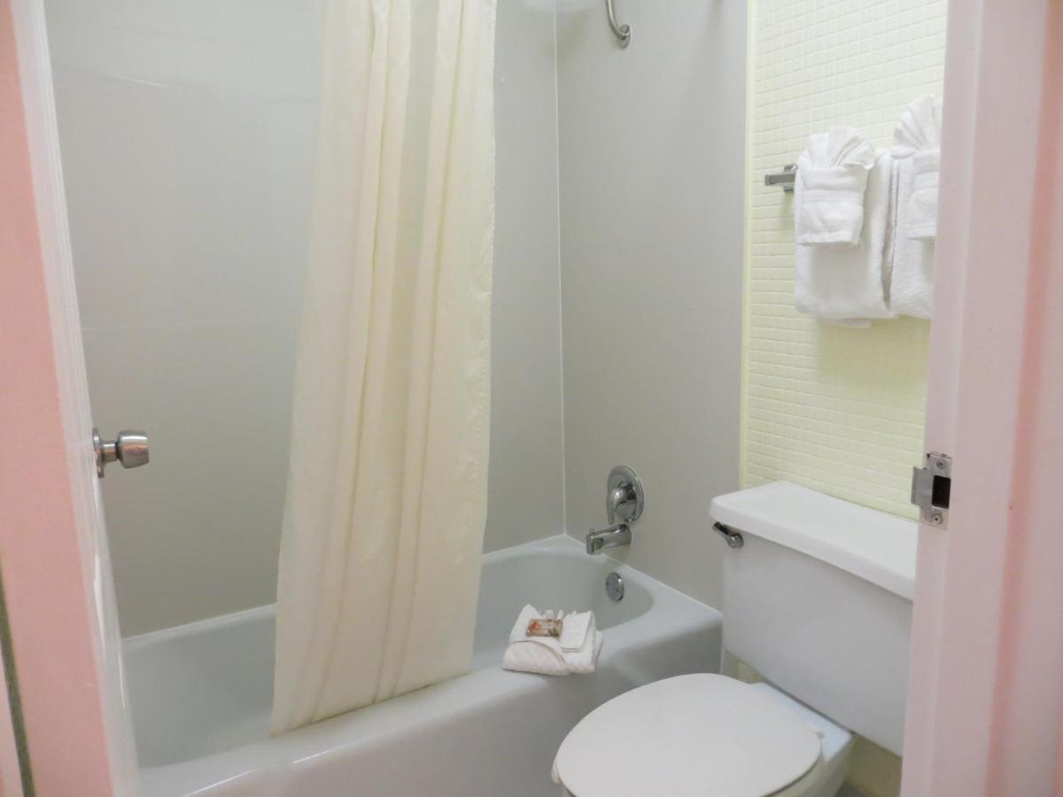 Room Selected at Check-In By Hotel at Seralago Hotel & Suites Main Gate East