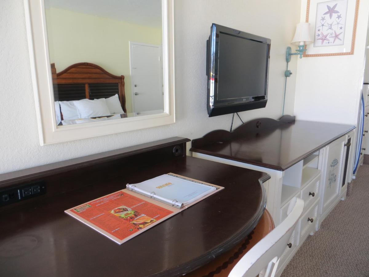 Double Room with Two Double Beds - Poolside at Seralago Hotel & Suites Main Gate East