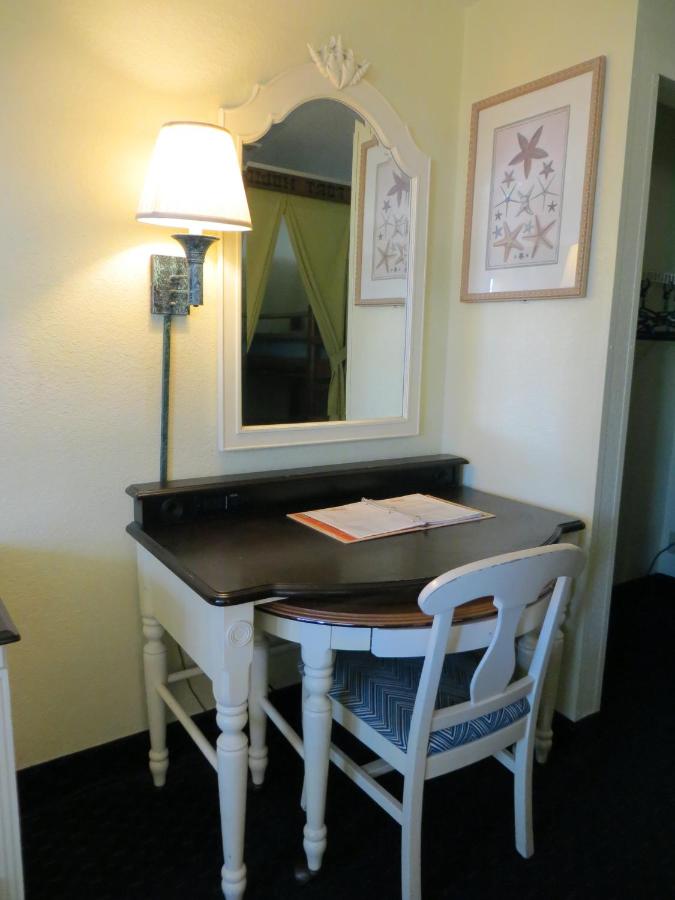Kid Suite at Seralago Hotel & Suites Main Gate East