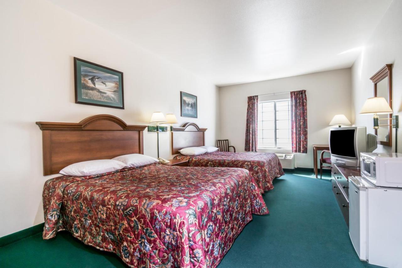 Queen Room with Two Queen Beds - Non-Smoking at Super 8 by Wyndham Kountze Big Thicket Nat'l Pres Area