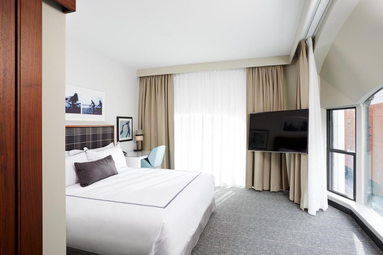 Executive Corner King Room at The Godfrey Hotel Boston