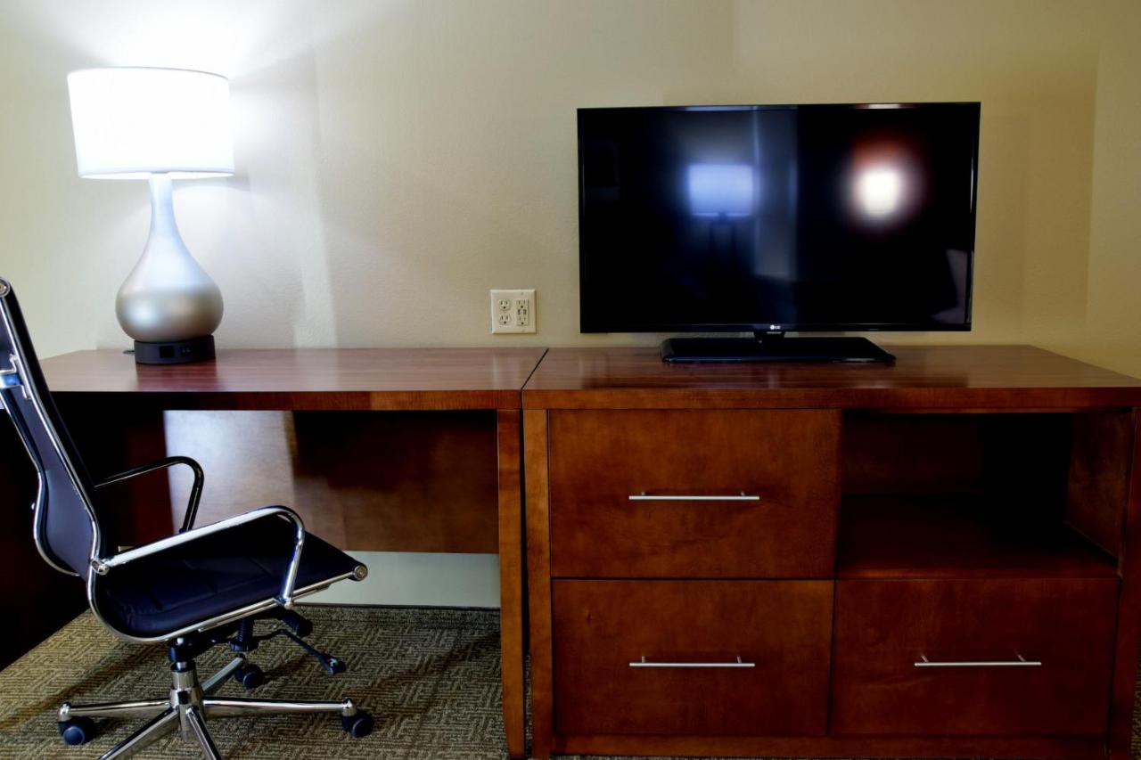 Queen Suite with Sofa Bed at Comfort Suites Dunnellon near Rainbow Springs