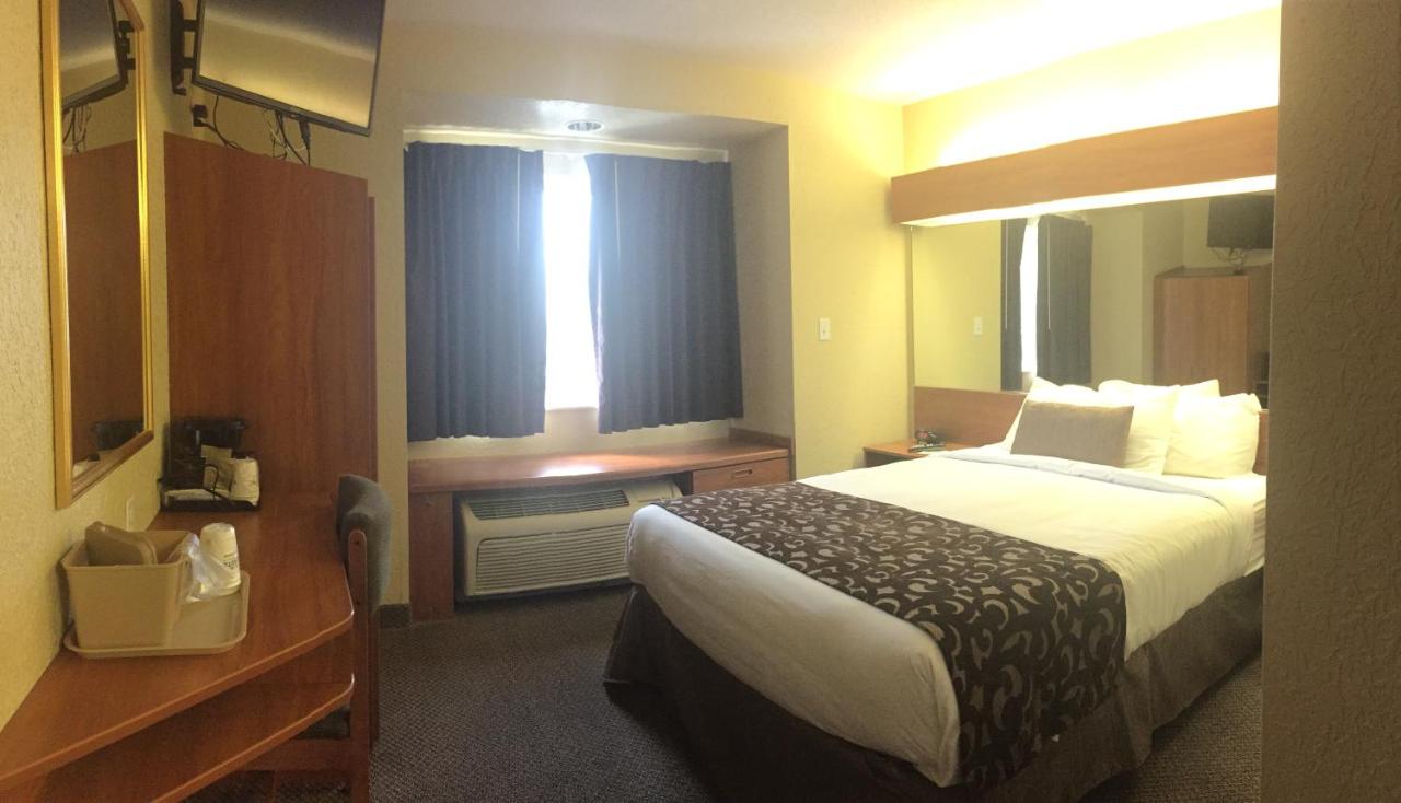 Queen Room - Disability Access/Non-Smoking at Microtel Inn & Suites by Wyndham Beckley East