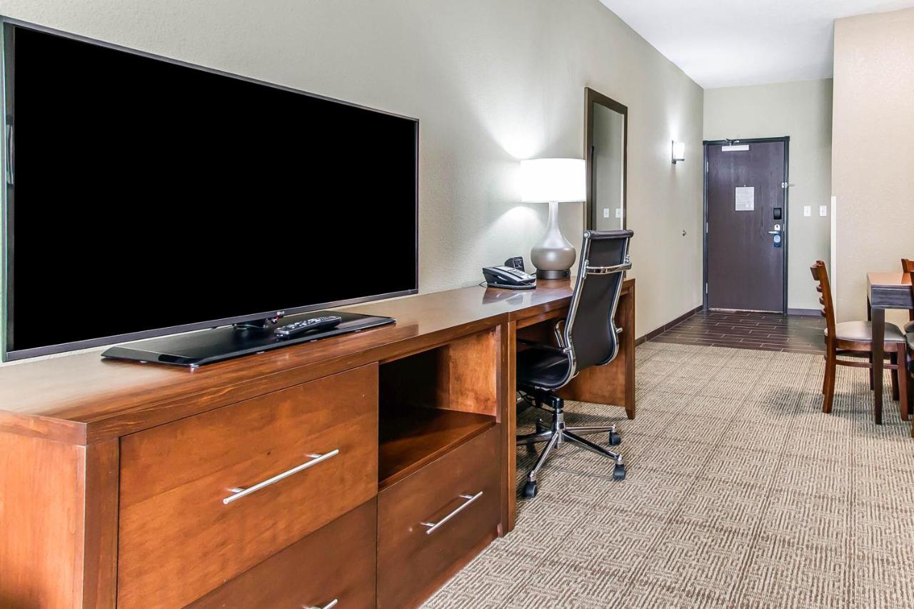 King Suite with Sofa Bed - Non-Smoking at Comfort Suites West Omaha