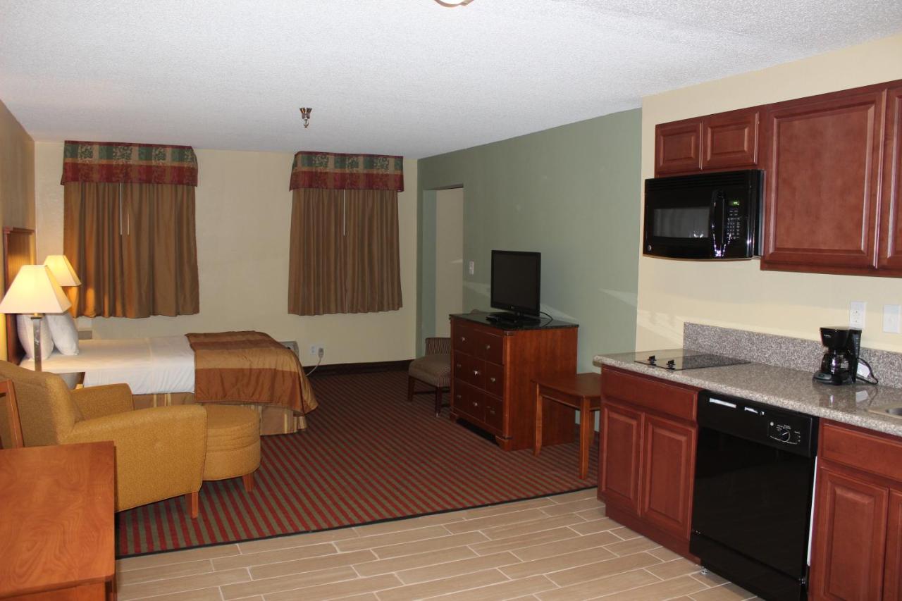 King Suite - Non-Smoking at MainStay Suites Williamsburg Historic Area