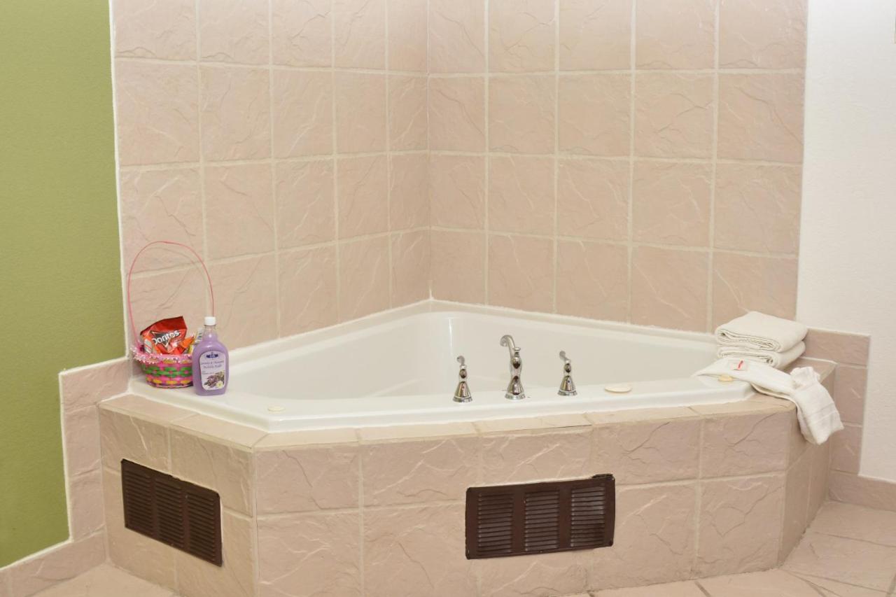 Deluxe King Studio Suite - Non-Smoking at Super 8 by Wyndham Corydon