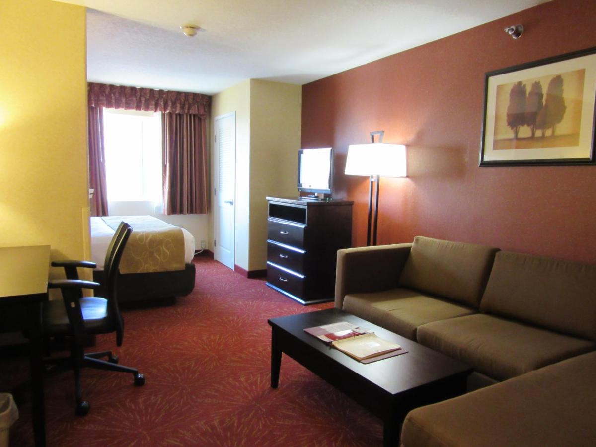 King Suite at Comfort Suites Airport