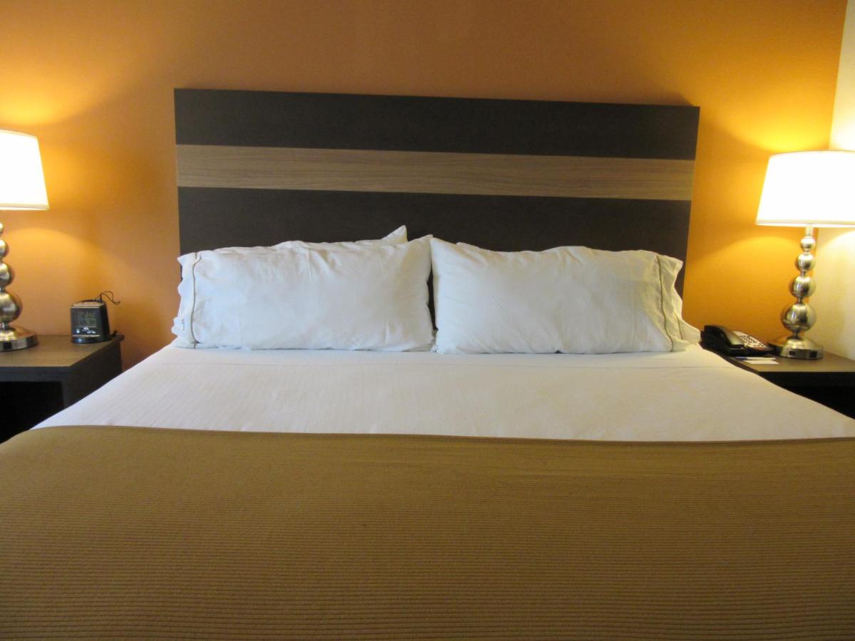King Room at Holiday Inn Express Wichita South by IHG