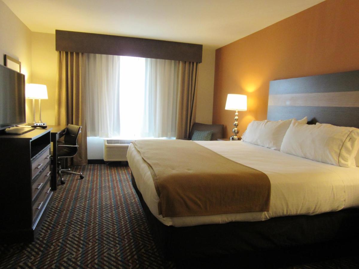 King Room at Holiday Inn Express Wichita South by IHG