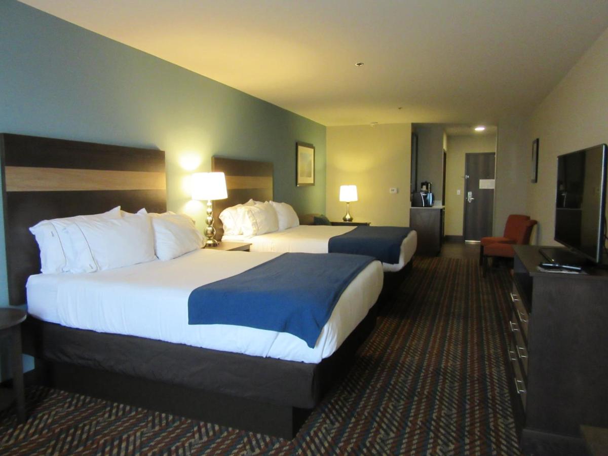 Two-Bedroom Queen Suite at Holiday Inn Express Wichita South by IHG