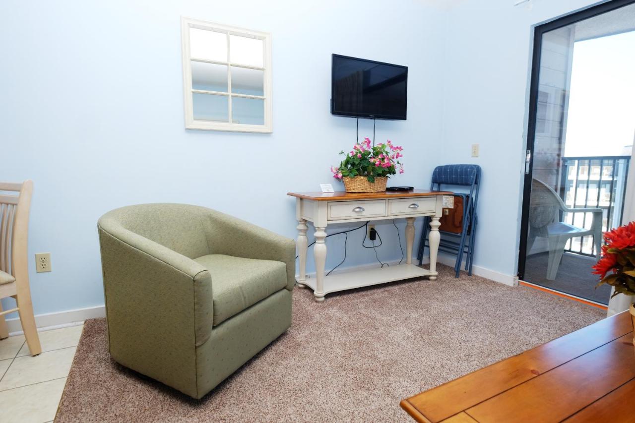 One Bedroom Apartment at Myrtle Beach Resort by Beach Vacations