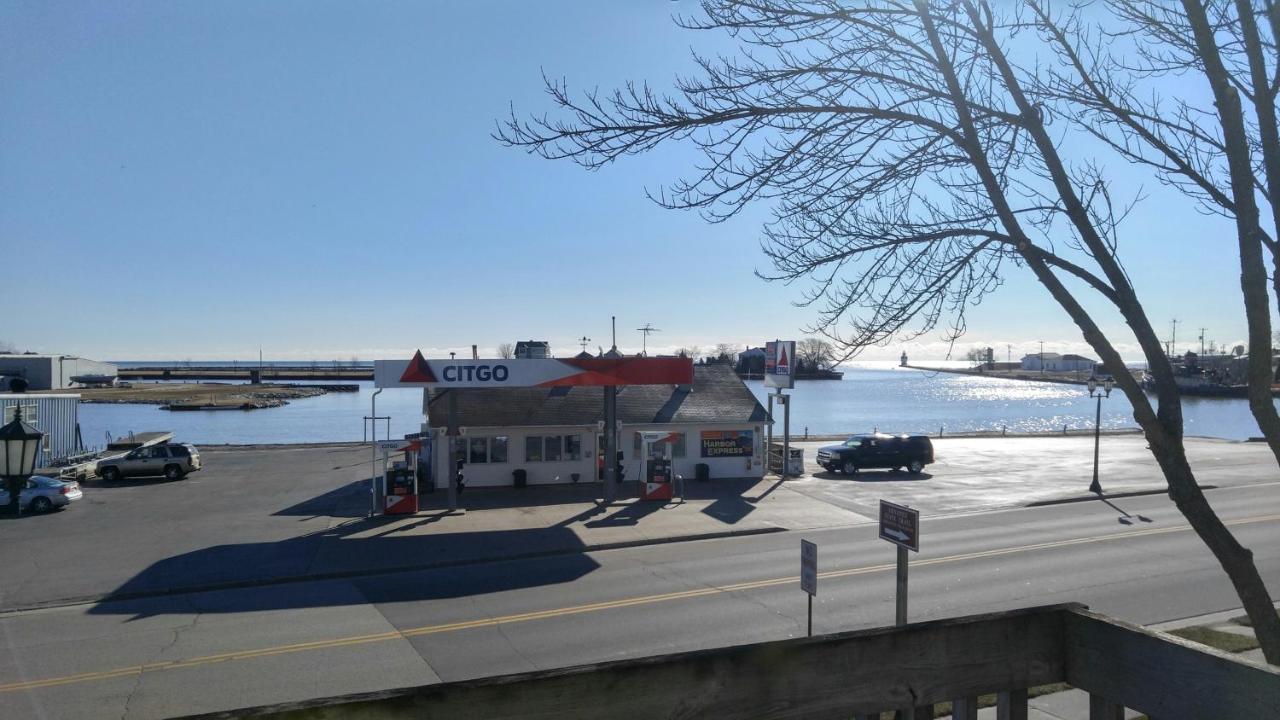 Queen Room with City View and Patio at Harbor Lights Lodge