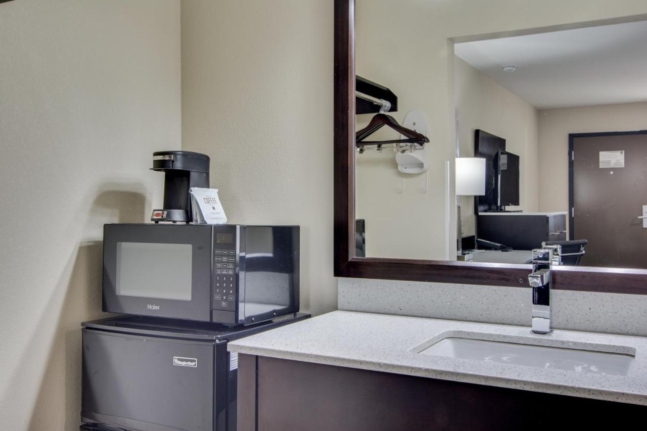 Double Room with Two Double Beds - Upper Floor at Quality Inn & Suites Athens University Area