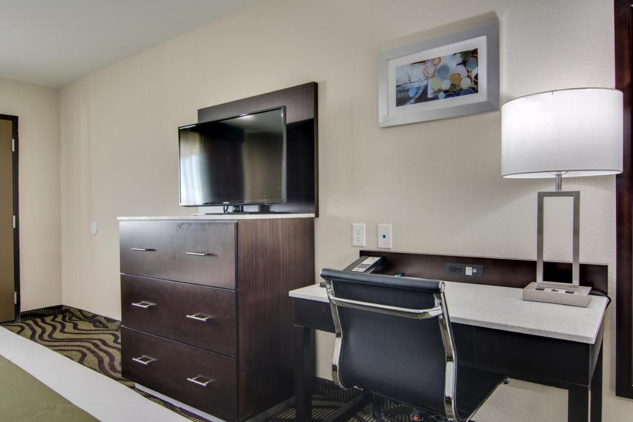 Double Room with Two Double Beds - Upper Floor at Quality Inn & Suites Athens University Area