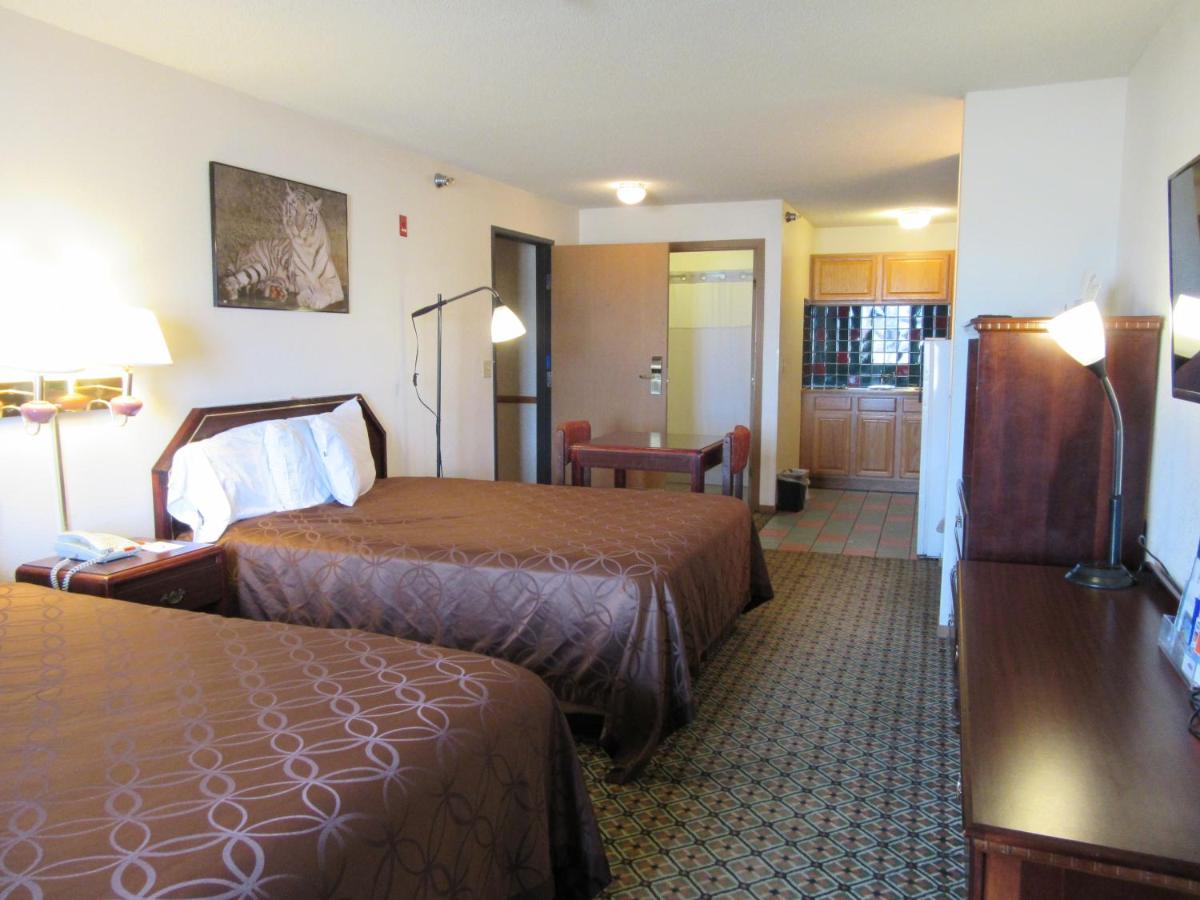 Queen Suite with Two Queen Beds and Kitchen - Non-Smoking at Howard Johnson by Wyndham Wichita Airport