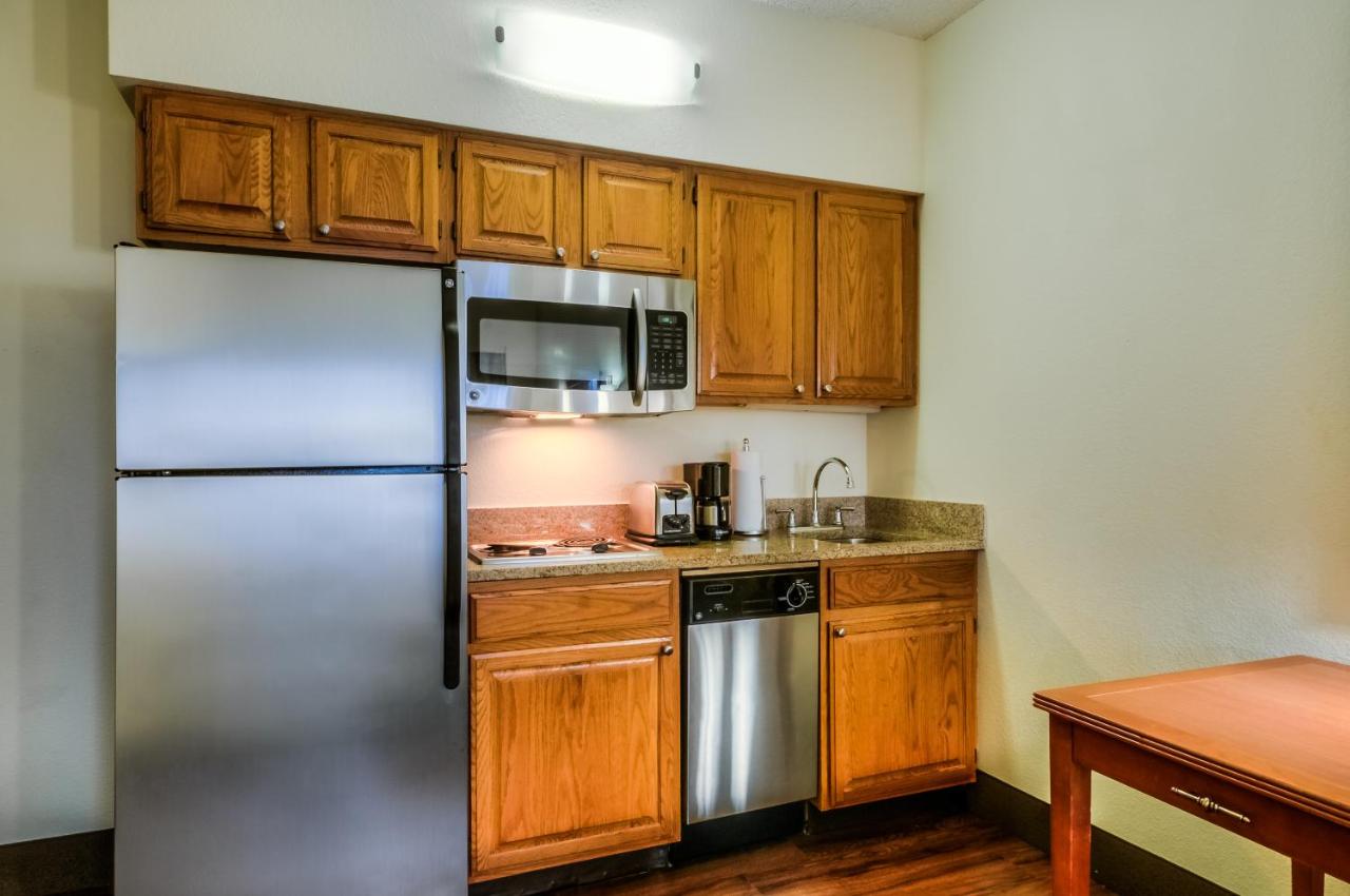 One-Bedroom Queen Suite at HYATT house Chicago/Schaumburg