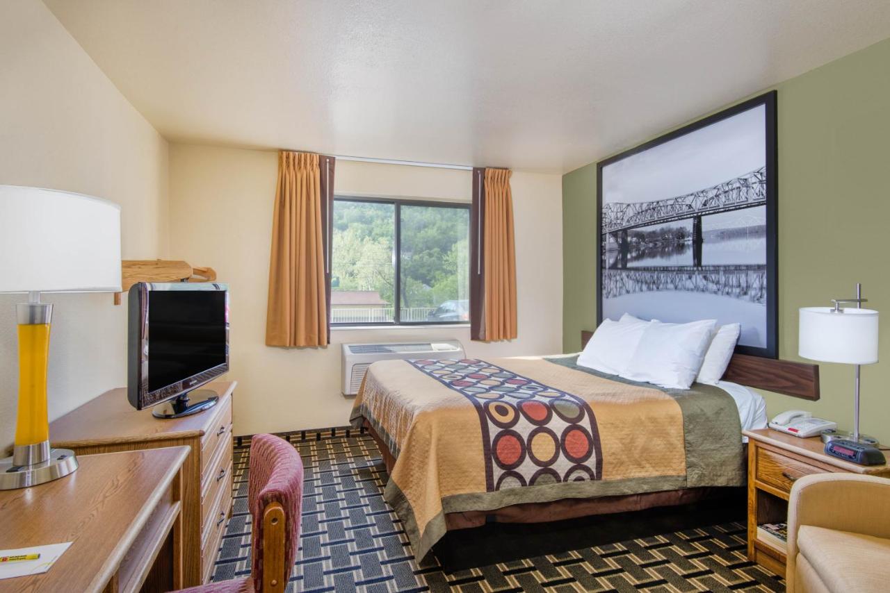 Queen Room - Mobility Access/Non-Smoking at Super 8 by Wyndham Wheeling/Saint Clairsville OH Area