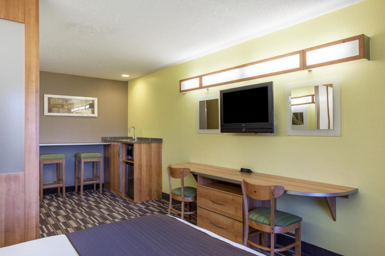 Studio Suite with a Queen Bed, Non-Smoking at Microtel Inn & Suites by Wyndham Johnstown
