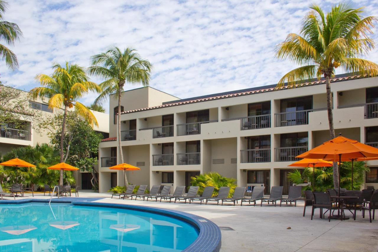 Pool View Room with Two Double Beds at Miami Lakes Hotel