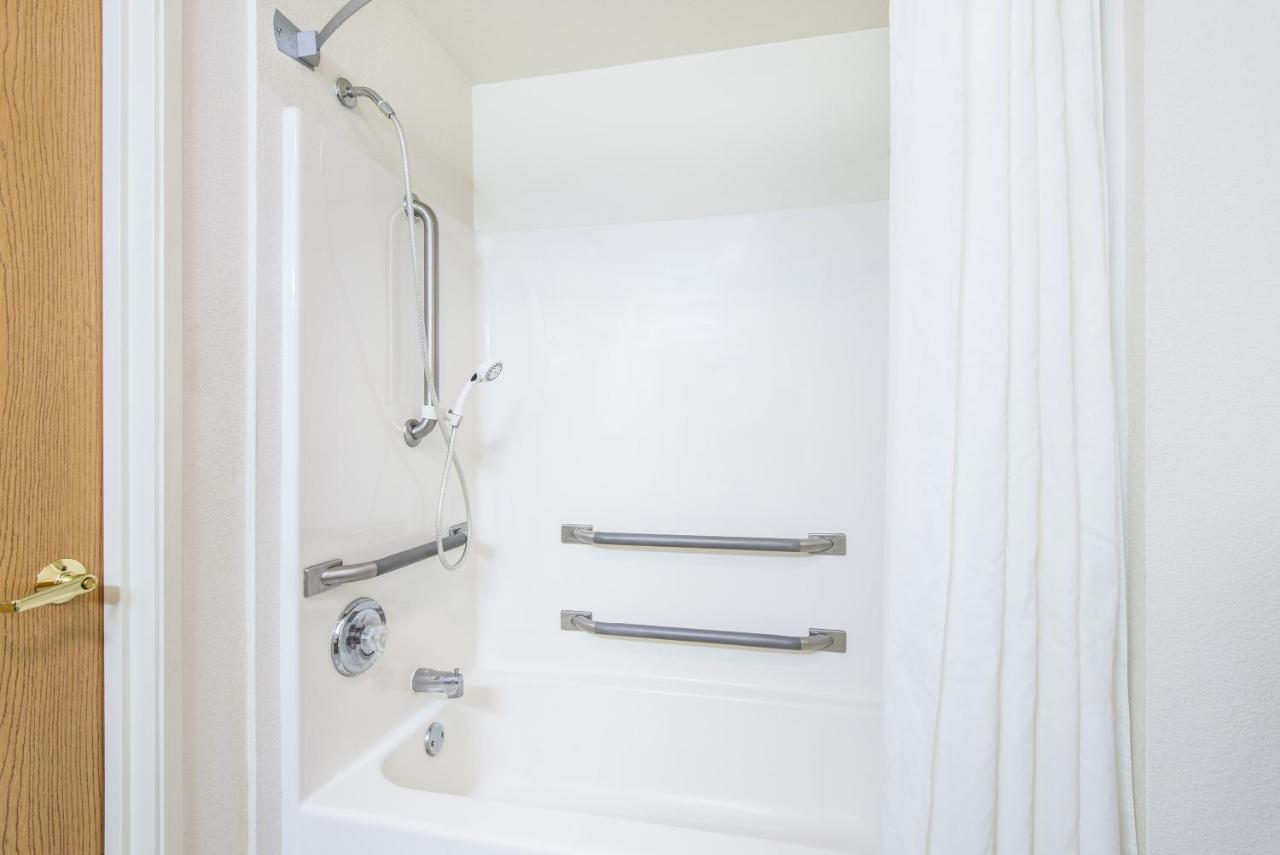 Queen Room - Mobility Access/Non-Smoking at Super 8 by Wyndham West Middlesex/Sharon Area