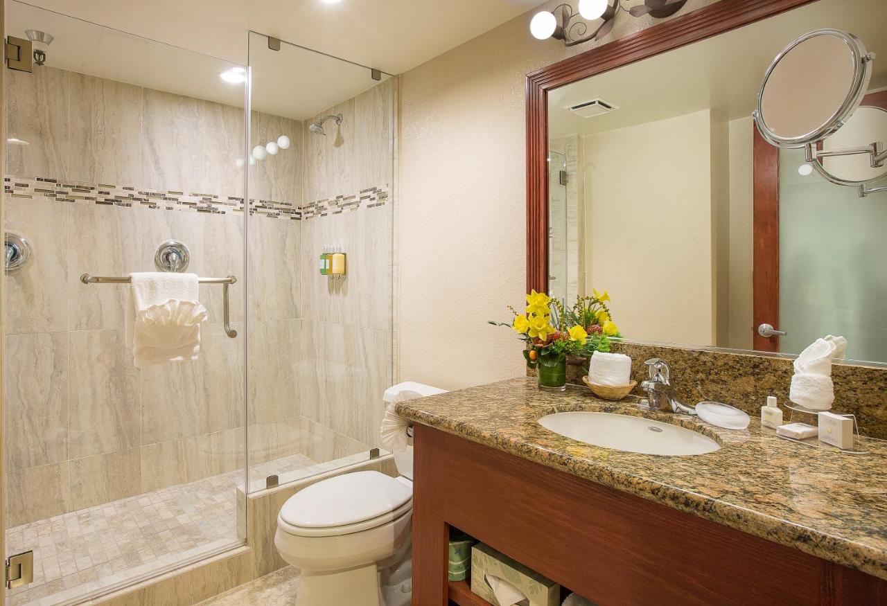 Superior King Room at Coast Burbank Hotel