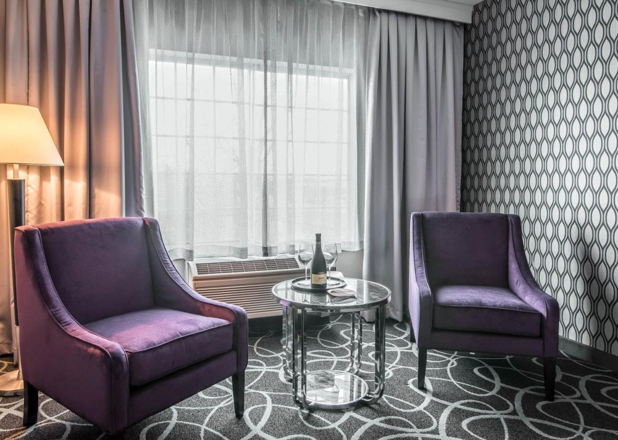 Deluxe Room with Two Queen Beds at Park Manor Hotel