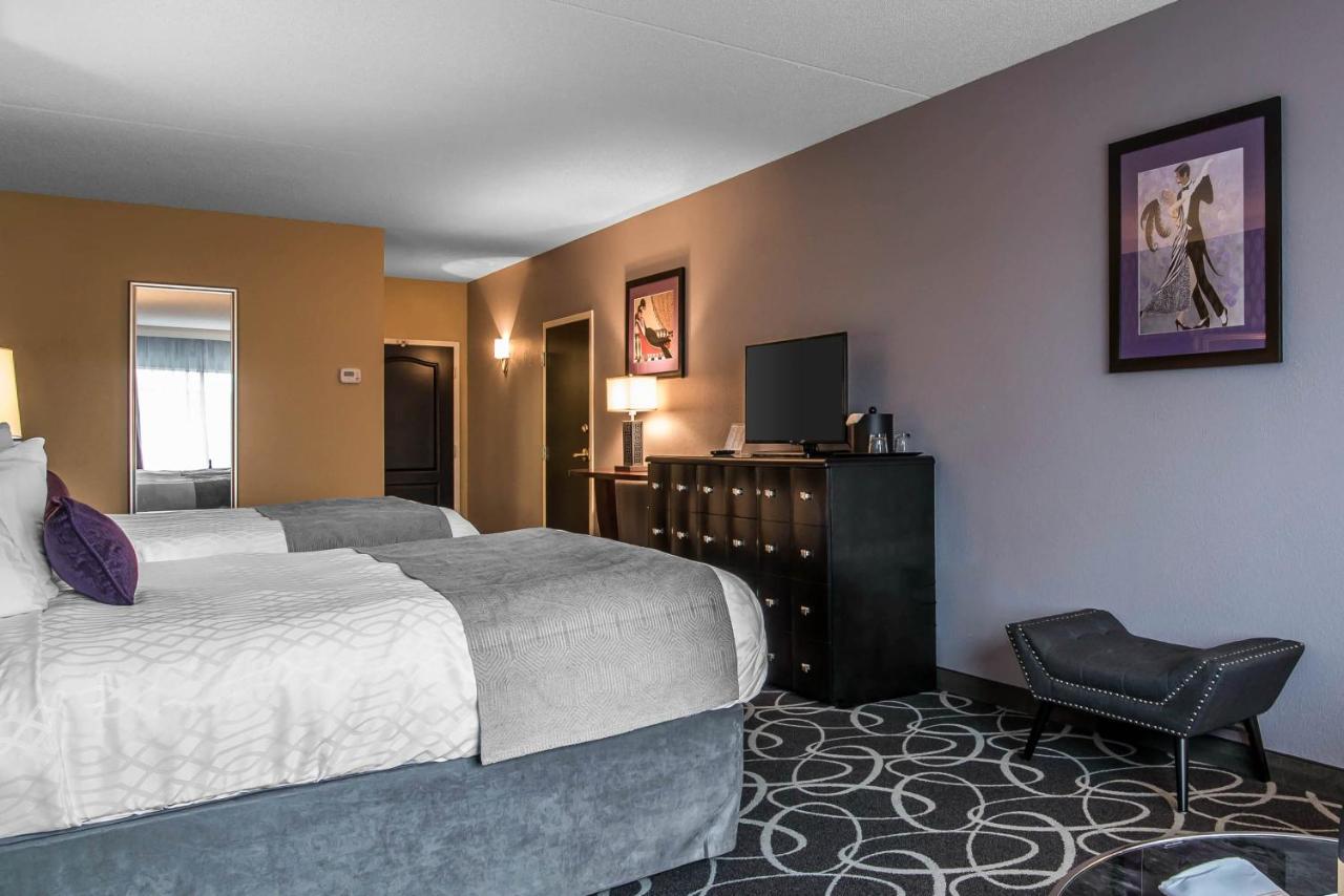 Deluxe Room with Two Queen Beds at Park Manor Hotel