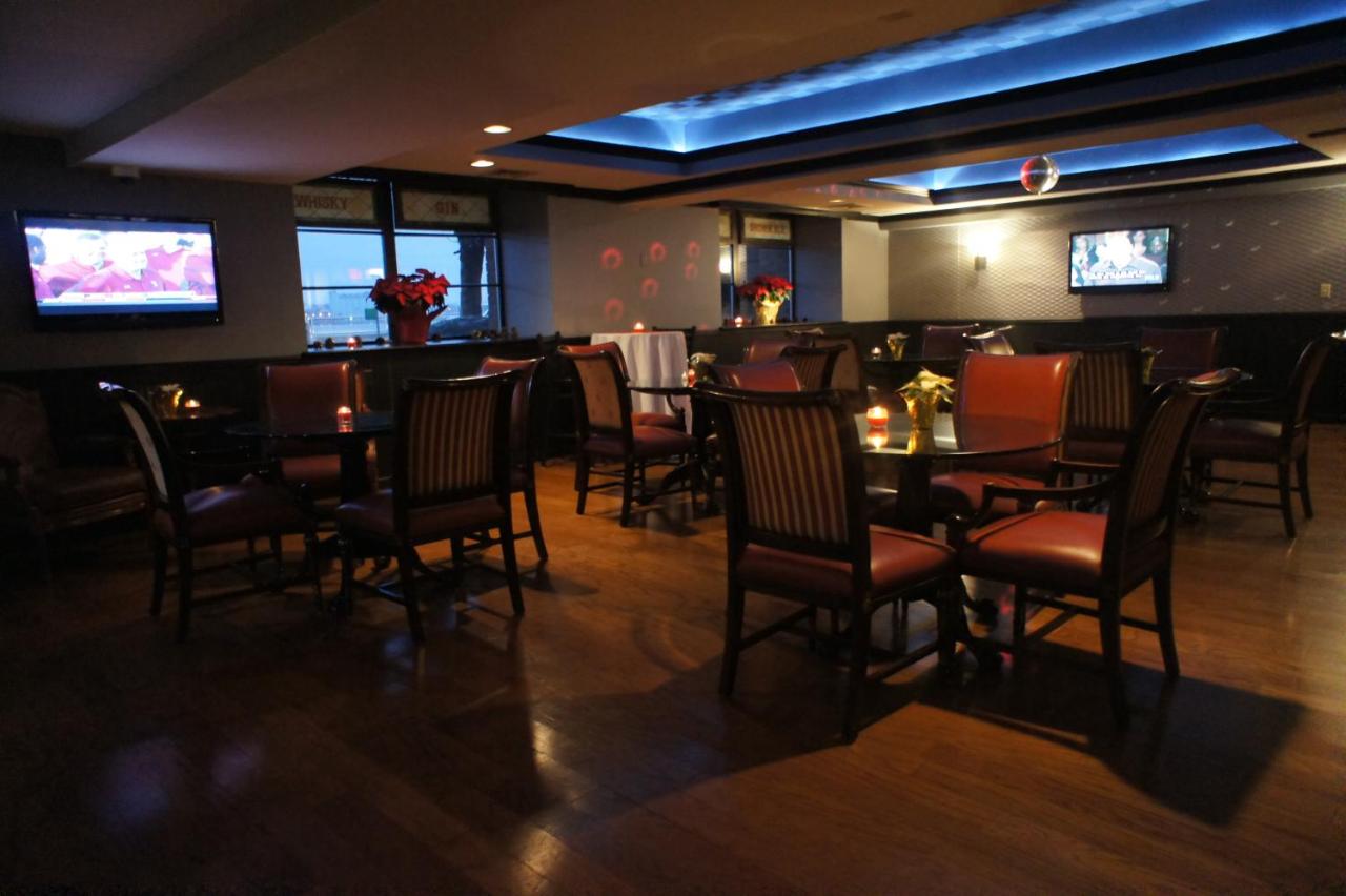 | Roberts Riverwalk Urban Resort Hotel