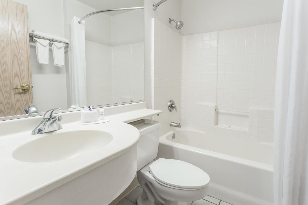Queen Suite - Non-Smoking at Microtel Inn & Suites by Wyndham Modesto Ceres