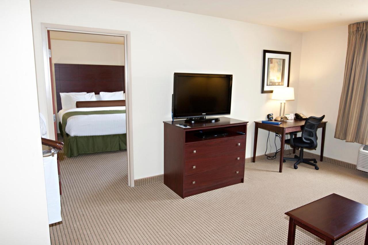 Family Room - Disability Access at Cobblestone Inn & Suites - Langdon
