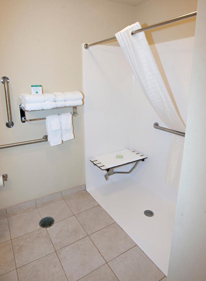 Queen Room - Disability Access at Cobblestone Inn & Suites - Langdon